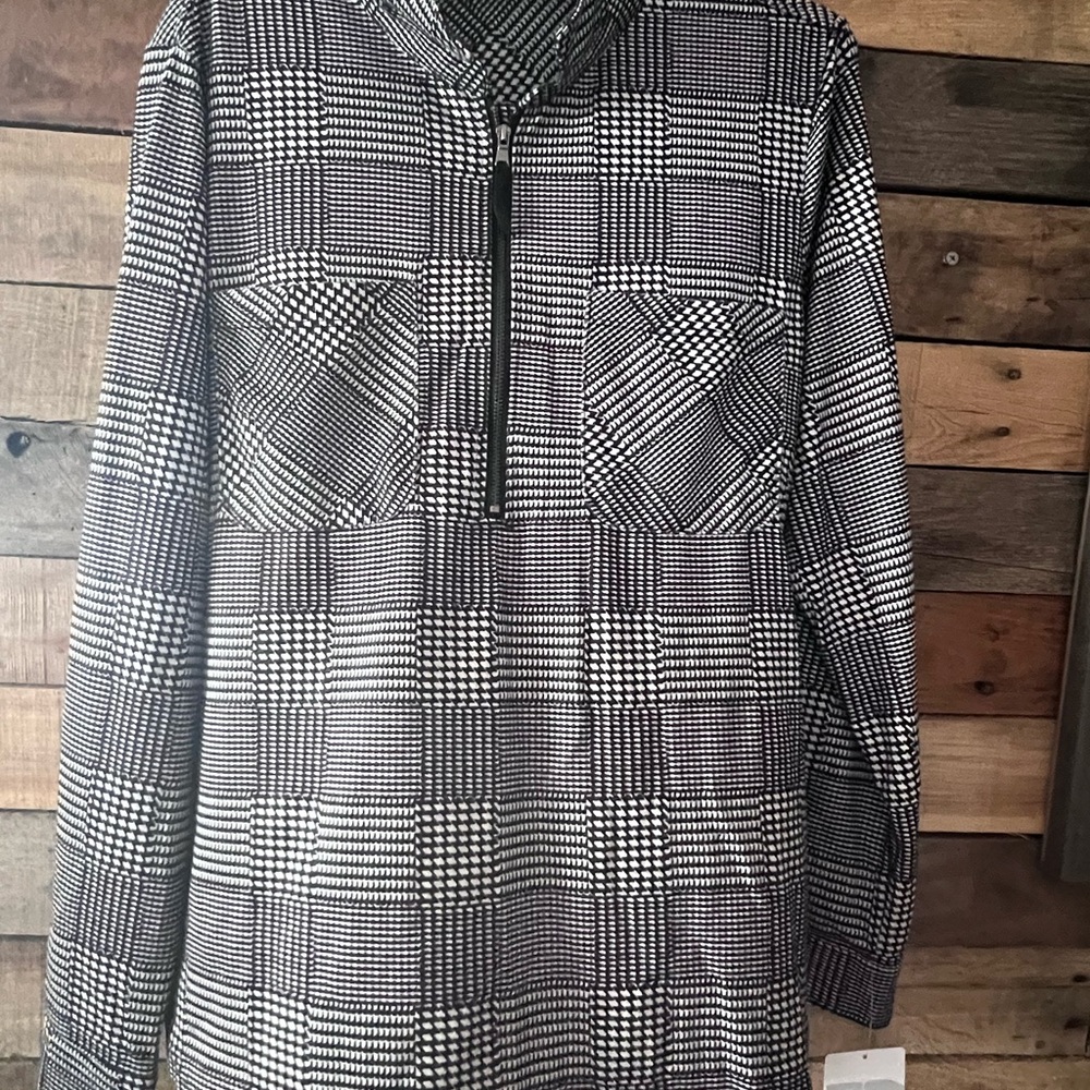 Chic Black and White Plaid Pullover